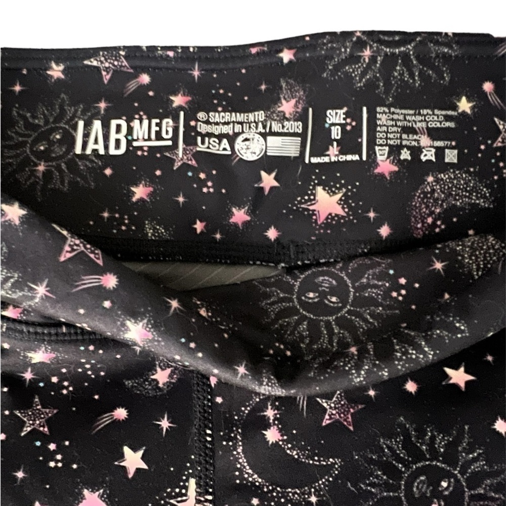 I am becoming 3 inch shorts no ride celestial print moon stars size large - Picture 4 of 4